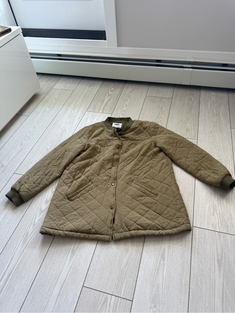 Old Navy large olive green quilted jacket pockets button up fall casual classic